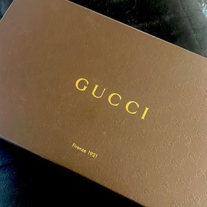 Gucci Viarrone black heels with gold edging. Never worn out, just tried on.